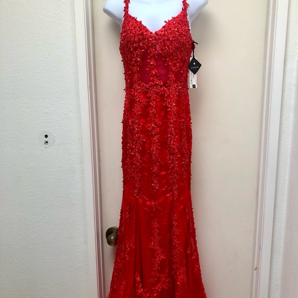Mermaid evening red dress. Beads & appliqués. Vestido de fiesta de noche. - Picture 2 of 11